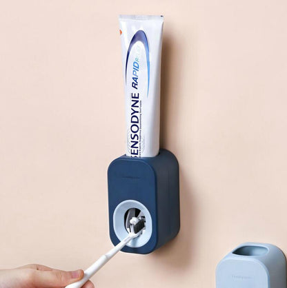 Toothpaste squeezing tool